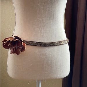 Skinny belt with leather flower